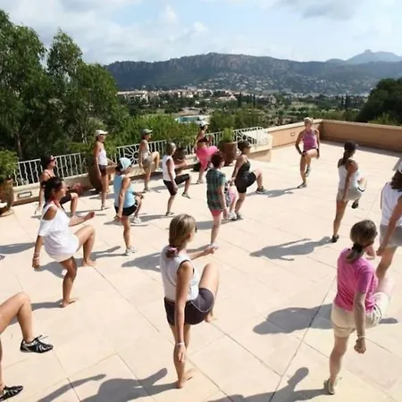 P2 Village Club Cap Esterel Vue Golf Et Mer, Piscine Chauffee